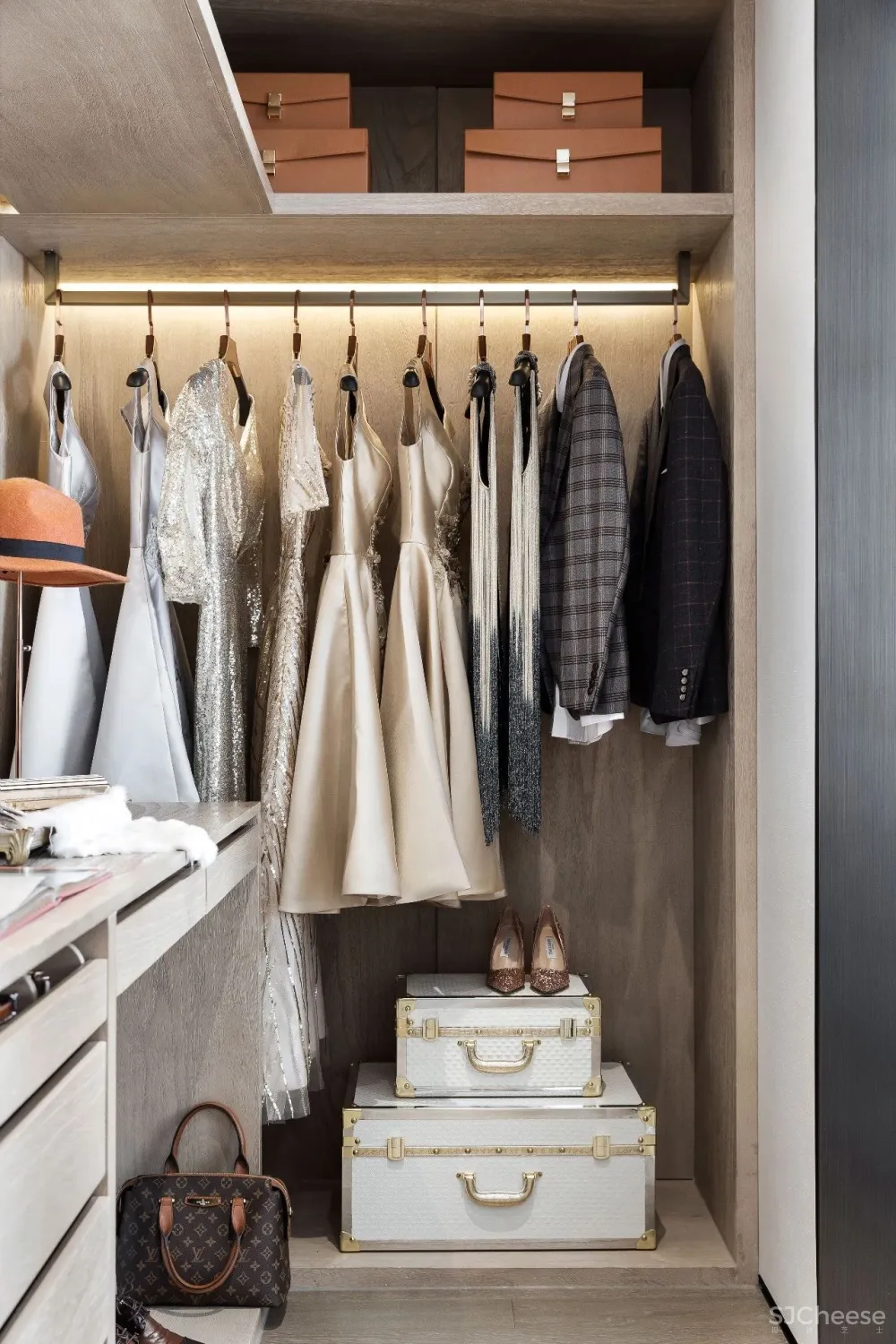 240㎡轻奢住宅,重构古典与现代的写意美学!