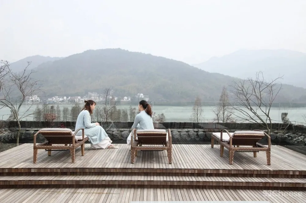 睡loft浴缸房躺看重庆山城一线江景,信步打卡宏村拍汉服写真