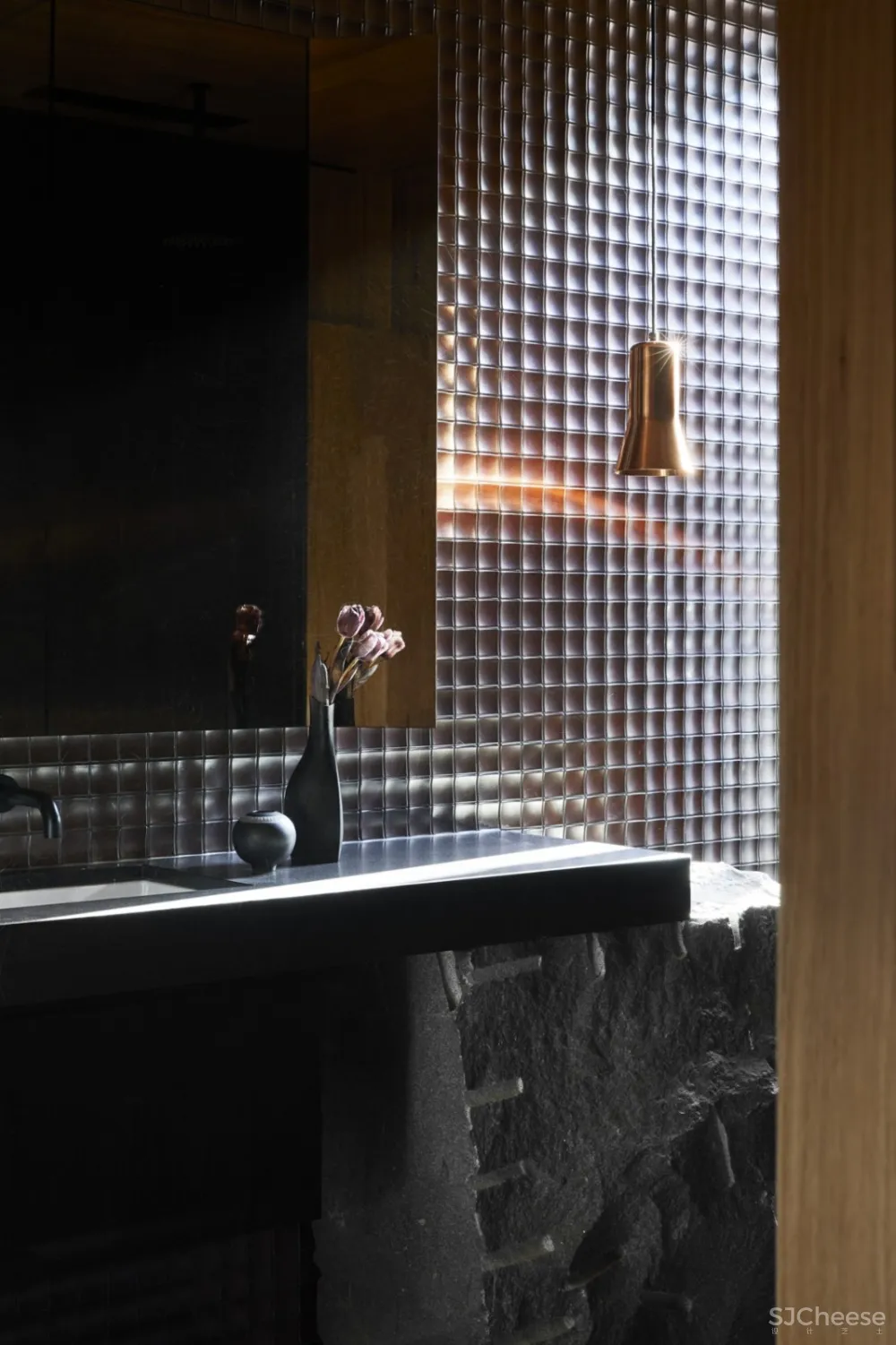 Splinter Society 基石住宅,原始质感中的精致生活