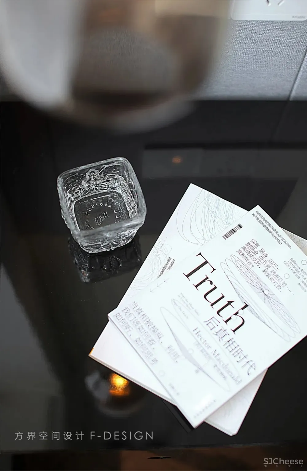 方界空间设计 与黑白对话的110㎡现代都市美学家