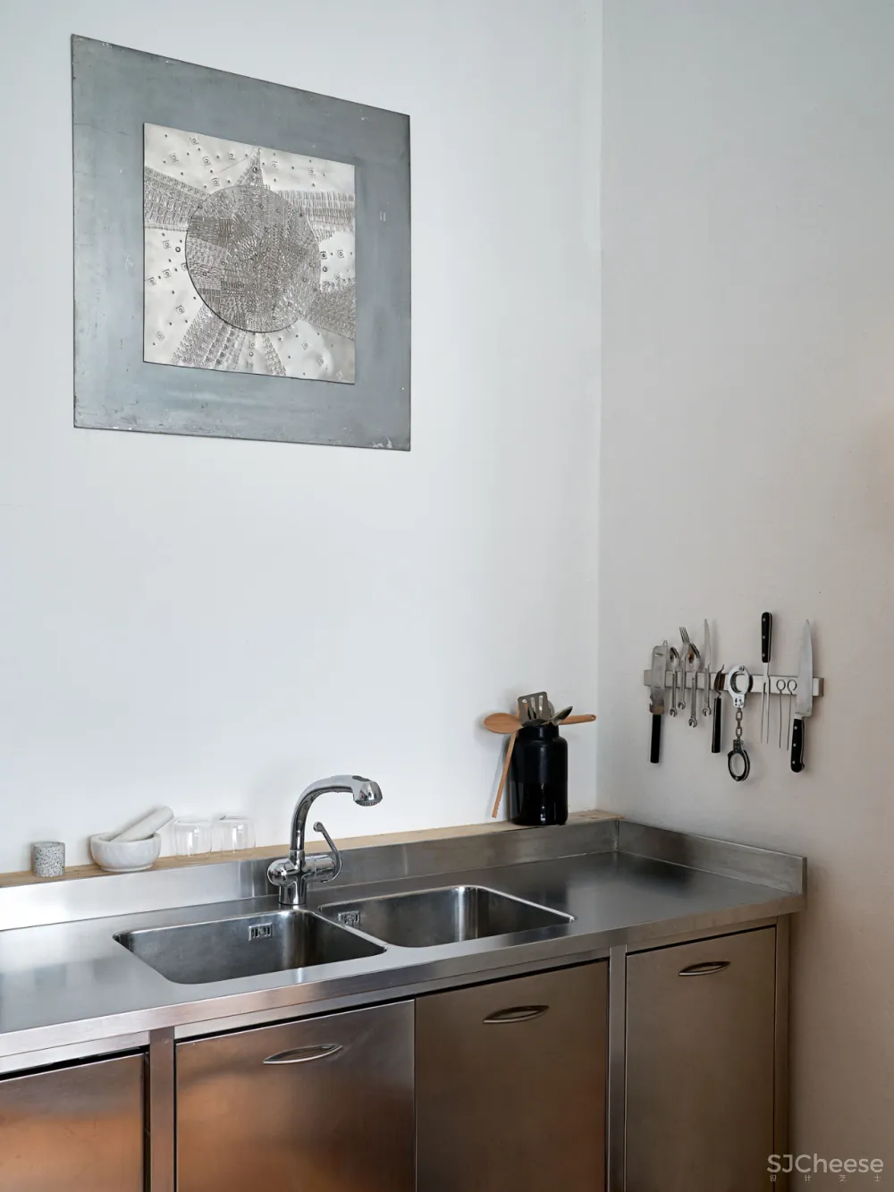 摆满艺术品的 LOFT,才是有腔调的家