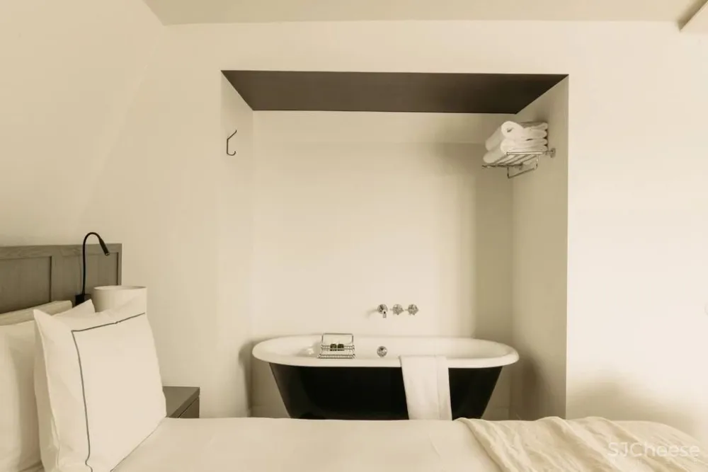 比利时修道院改造的August酒店-古典主义与现代元素的碰撞!