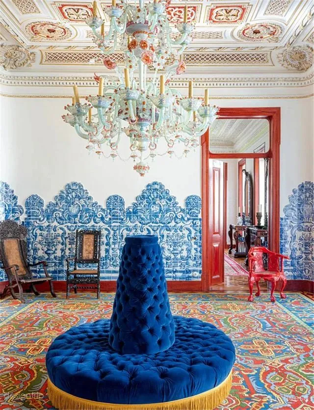 “红底鞋之父”的家：阳光与色彩洋溢的“宫殿”