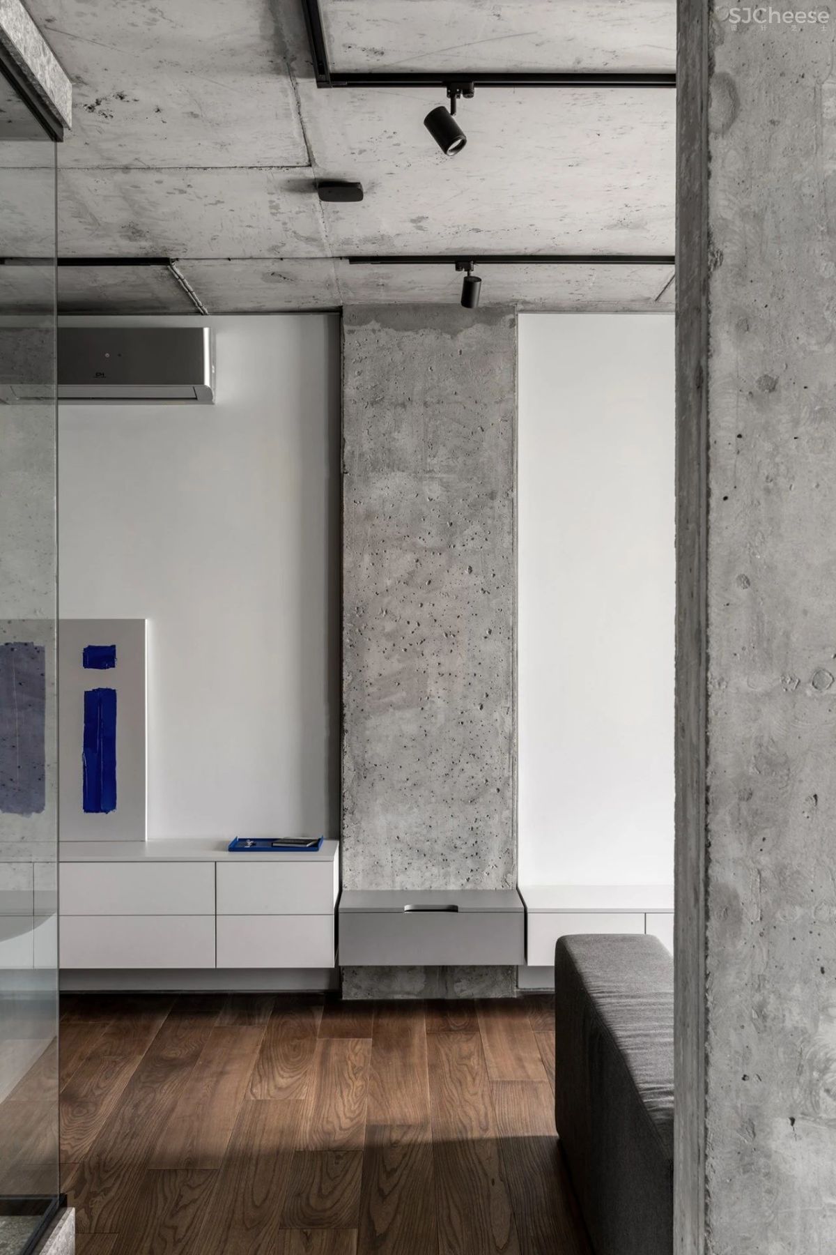 82㎡高级灰公寓，半毛坯、半精装也可以很出彩