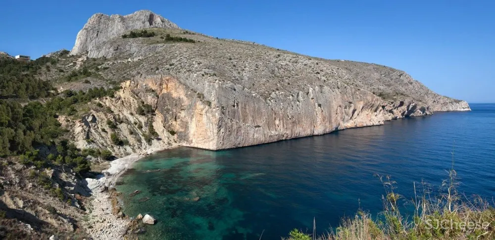 美爆了,白色极简主义别墅!