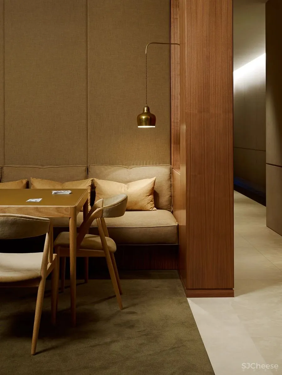 他曾与Kerry Hill 一起设计安缦伊沐,自然朴质的极致呈现