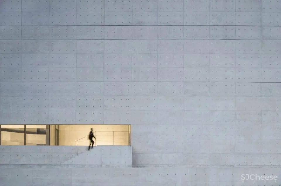 魏春雨作品:谢子龙影像艺术馆