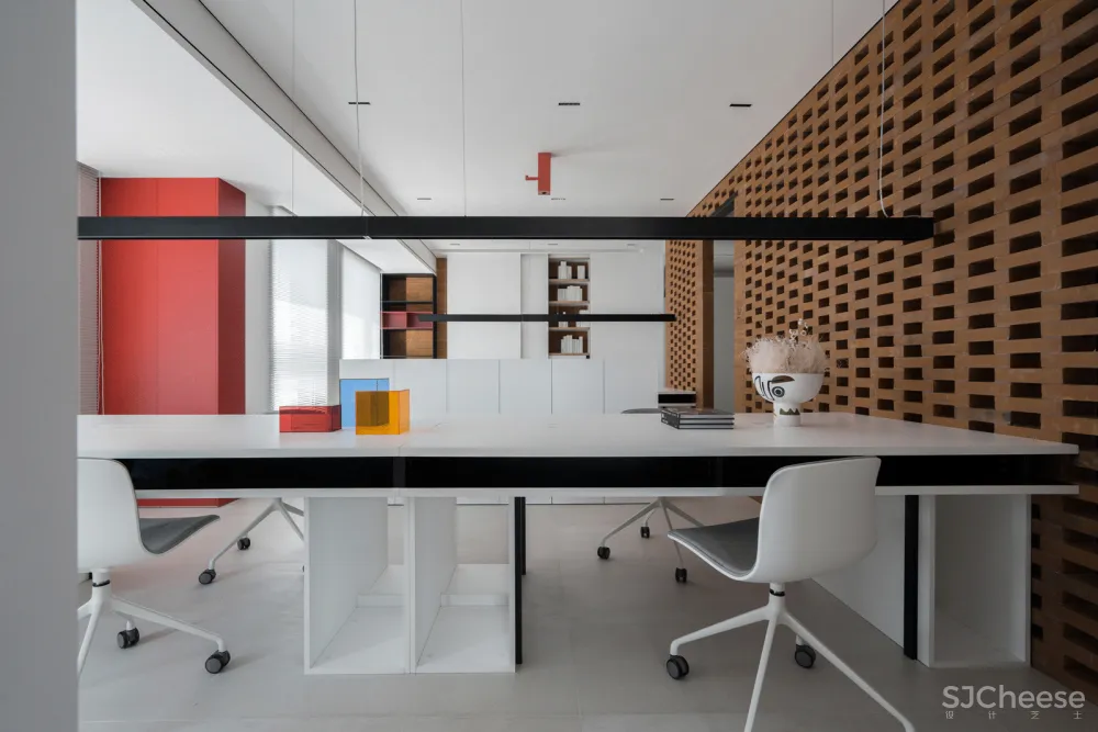 FF STUDIO:红墙之下,“度假式”办公空间