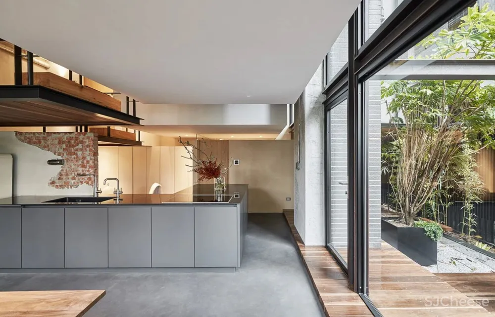 日本设计奖工业风-wabi sabi,卧室悬浮的家像一座图书馆