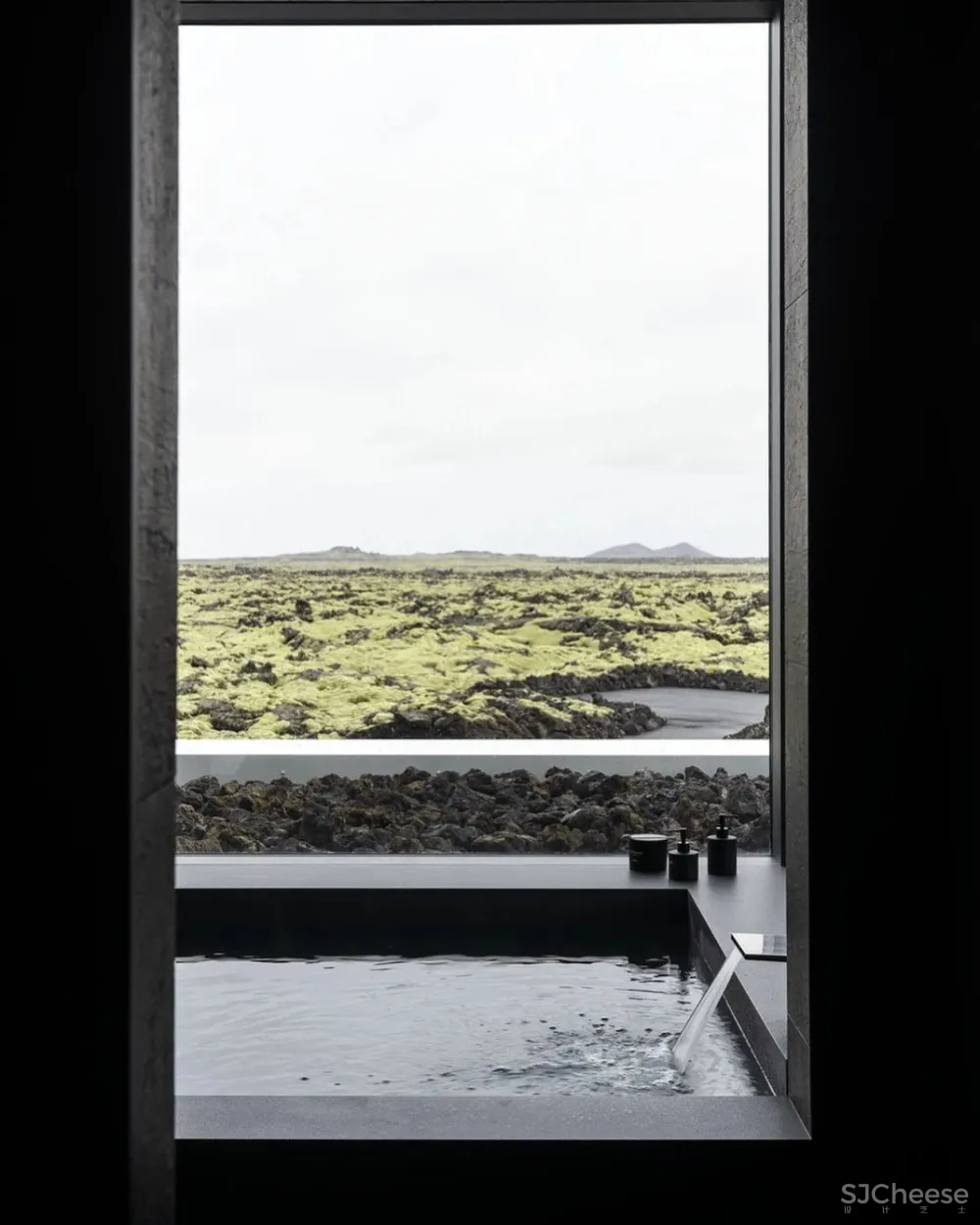 800年火山口的心灵治愈系酒店,全世界都来泡绝美蓝色温泉!