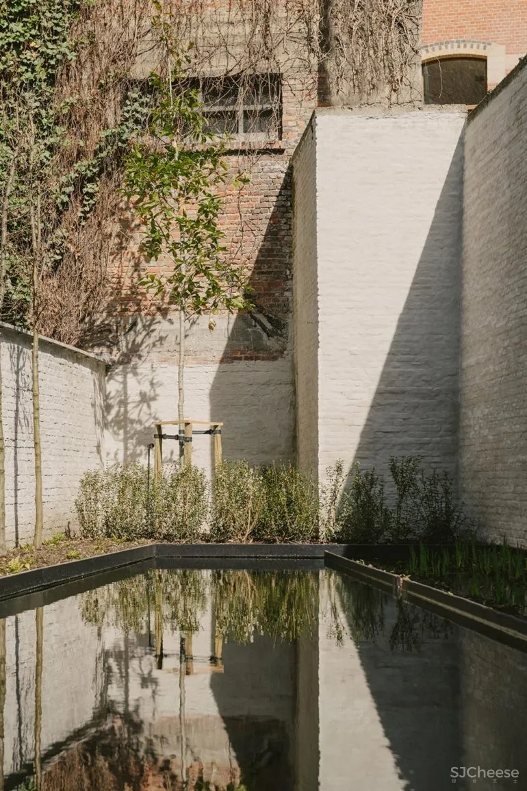 比利时修道院改造的August酒店-古典主义与现代元素的碰撞!