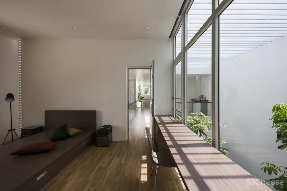 花园联系私密空间的三口之家 T住宅 Creative Architects