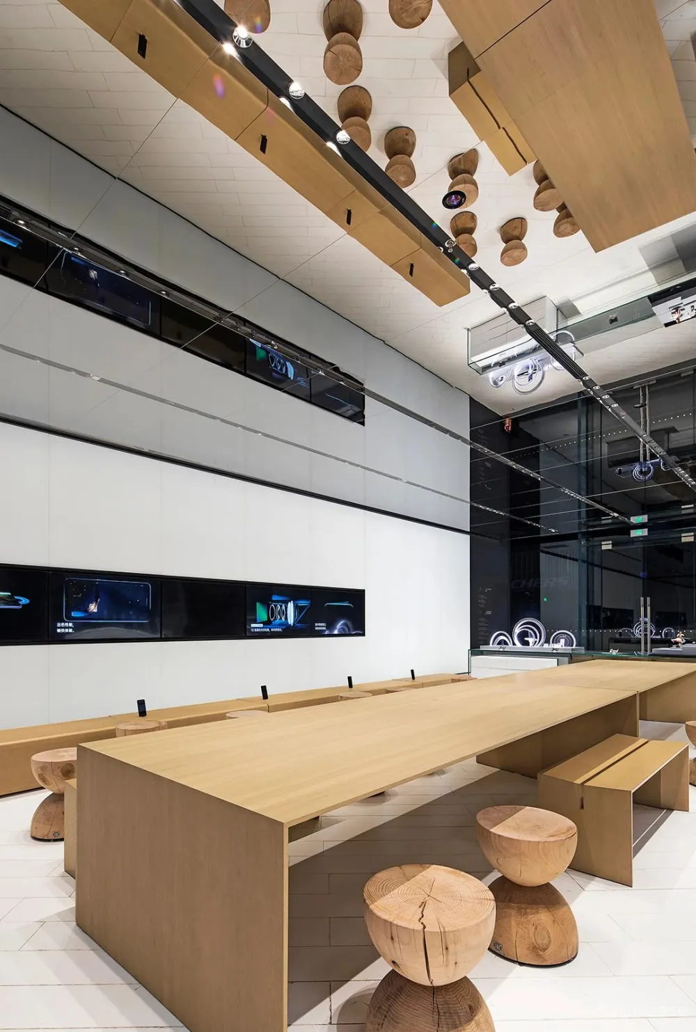 DOMANI 东仓:北京 OPPO 超级旗舰店 · 自然发生