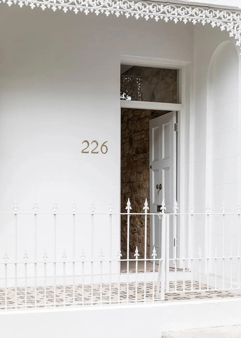 老房改造，一面石头墙美了整个家！