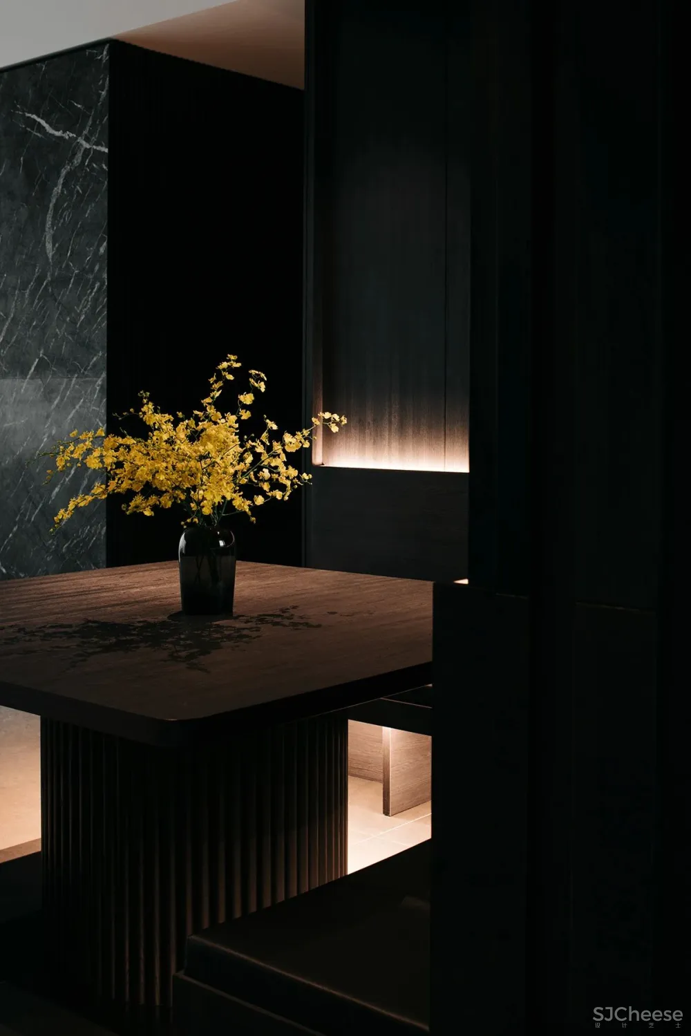 146㎡ 黑色调公寓,打造别样的轻奢感