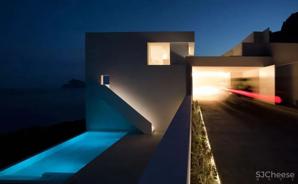 美爆了,白色极简主义别墅!