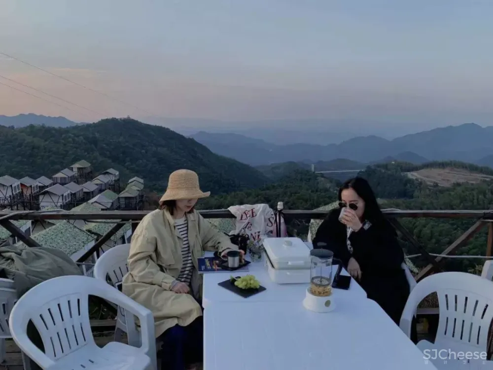 242㎡五室四卫，30种高级撞色，还有悬浮衣帽间 空中花园？！