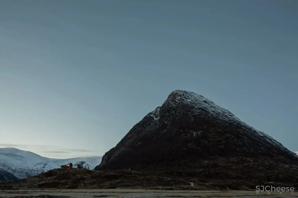 “冰川来客”的福音！五边形倾斜小木屋抵御极端气候，成为徒步旅行者的温暖避风港