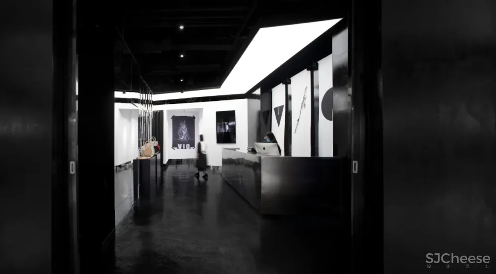 陈书灏新作丨多面性镜面空间体—南昌暗黑系买手店