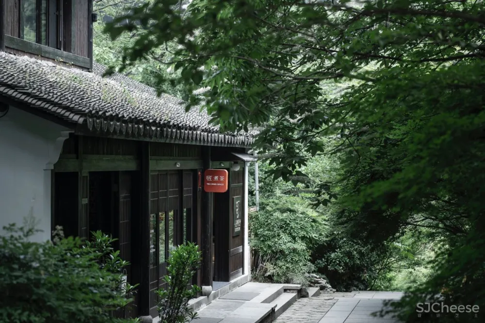 西湖边的“小京都”要藏不住了！与祈愿福地相邻，500天匠心打造千万级美宿，私享禅意清净，夜观原生态萤火虫