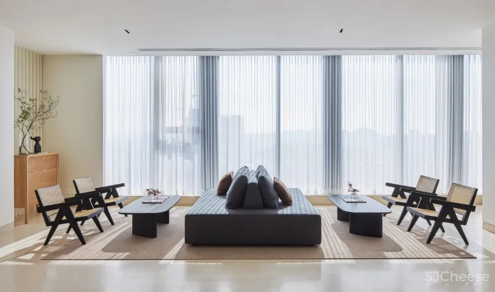 拾一设计:360°环绕式空间,营造简约的未来质感