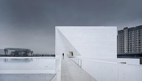 魏春雨作品：谢子龙影像艺术馆