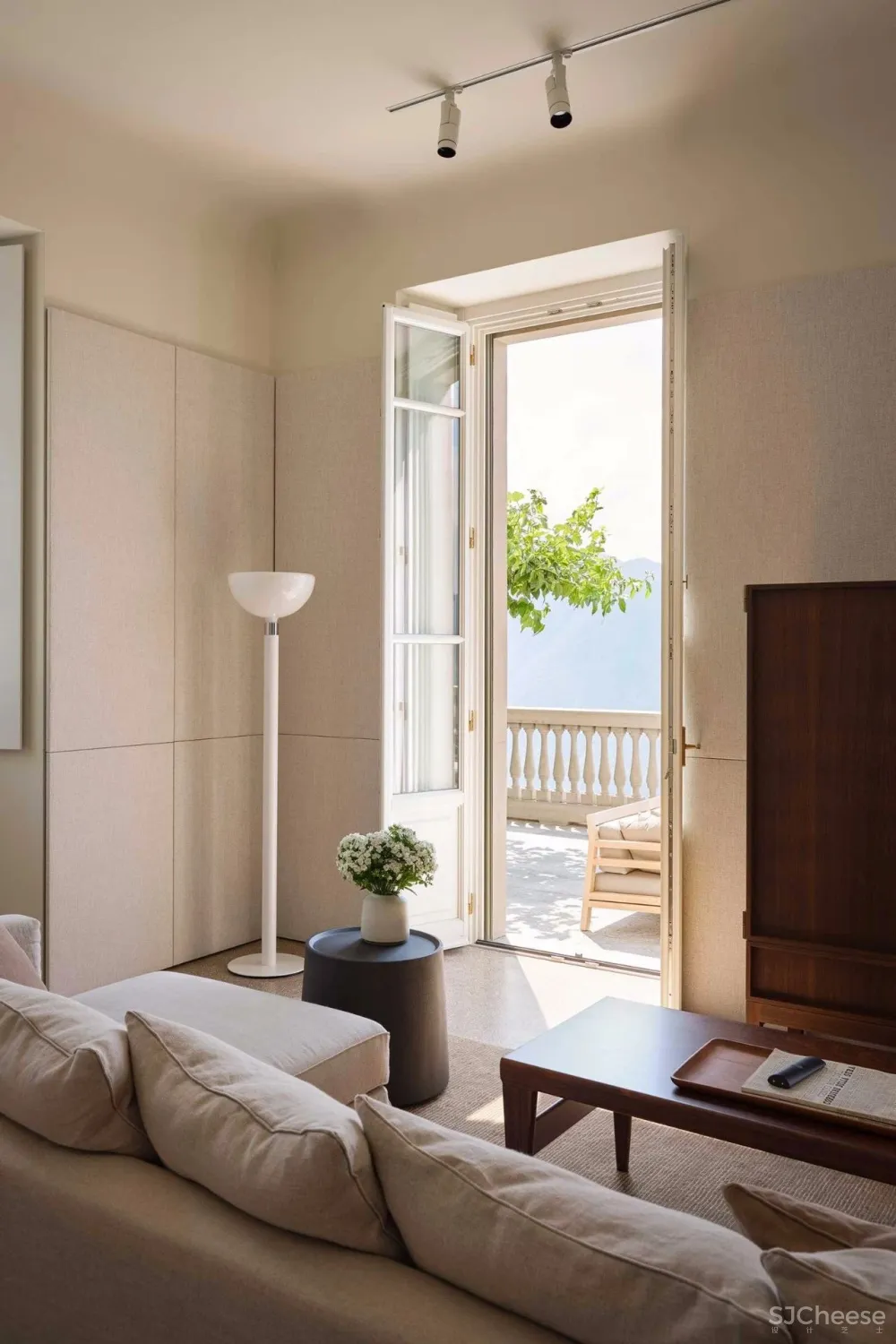 他曾与Kerry Hill 一起设计安缦伊沐,自然朴质的极致呈现