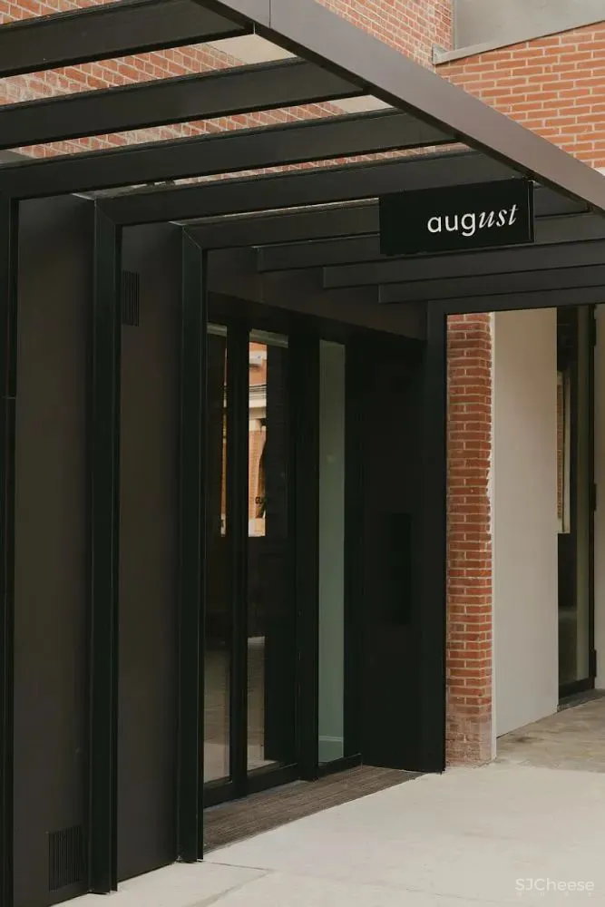 比利时修道院改造的August酒店-古典主义与现代元素的碰撞!