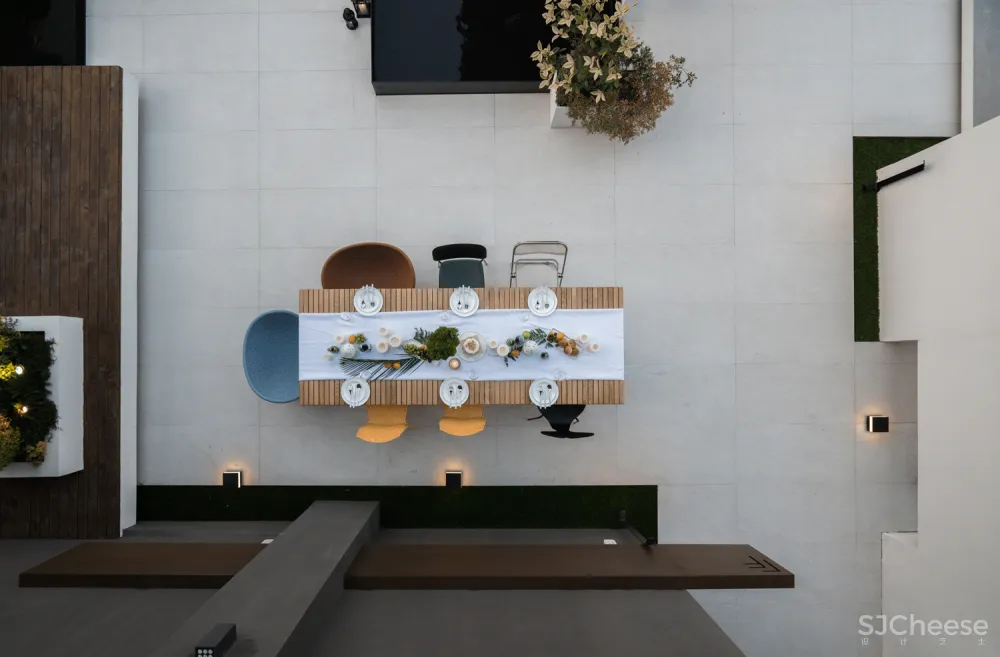 FF STUDIO:红墙之下,“度假式”办公空间