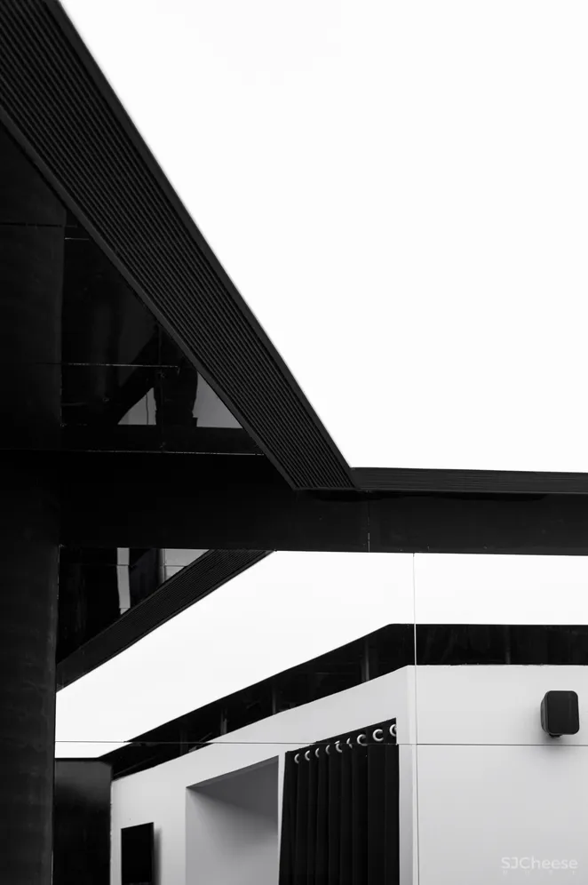 陈书灏新作丨多面性镜面空间体—南昌暗黑系买手店