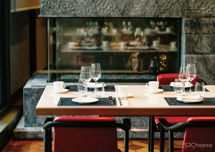 古鲁奇新作 全球首家5D餐厅,全聚德温哥华店