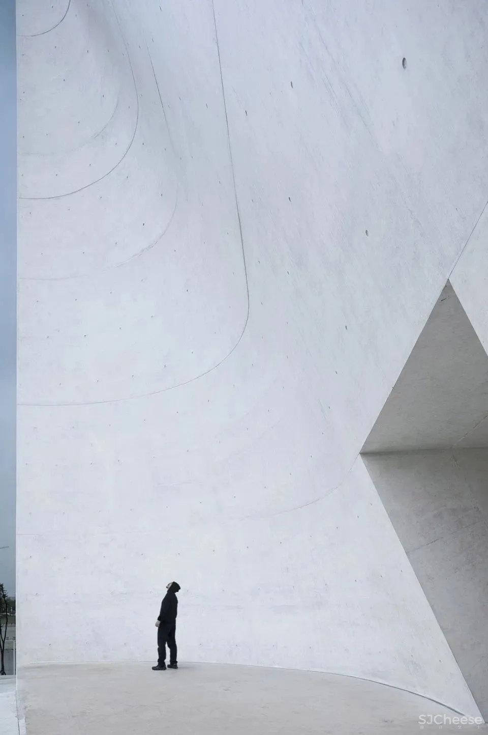 魏春雨作品:谢子龙影像艺术馆