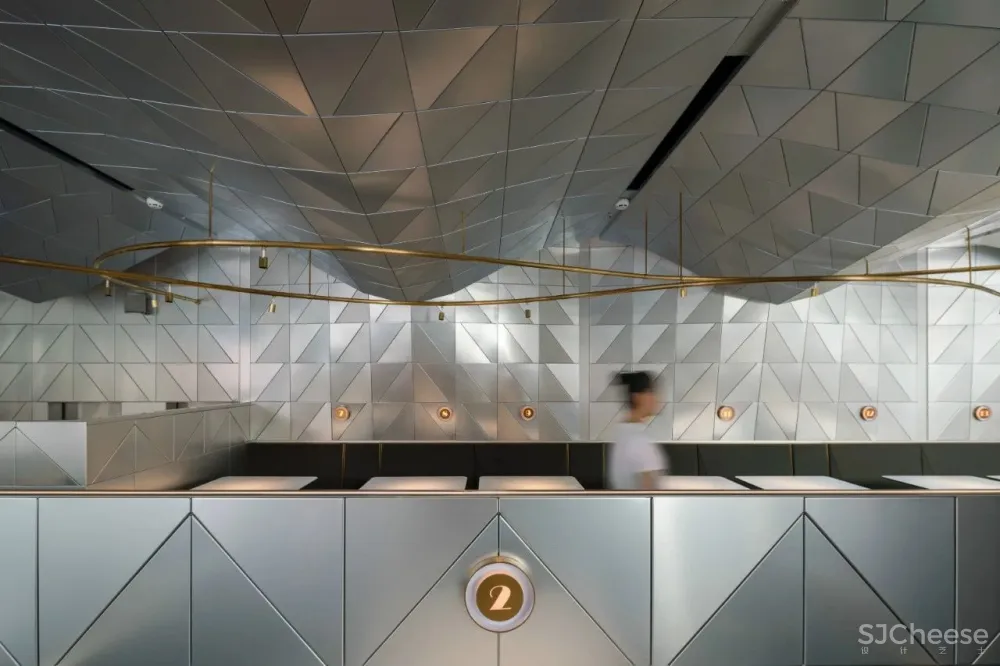 蜂鸟设计:续航14年,他们创作的餐饮空间“很超纲”