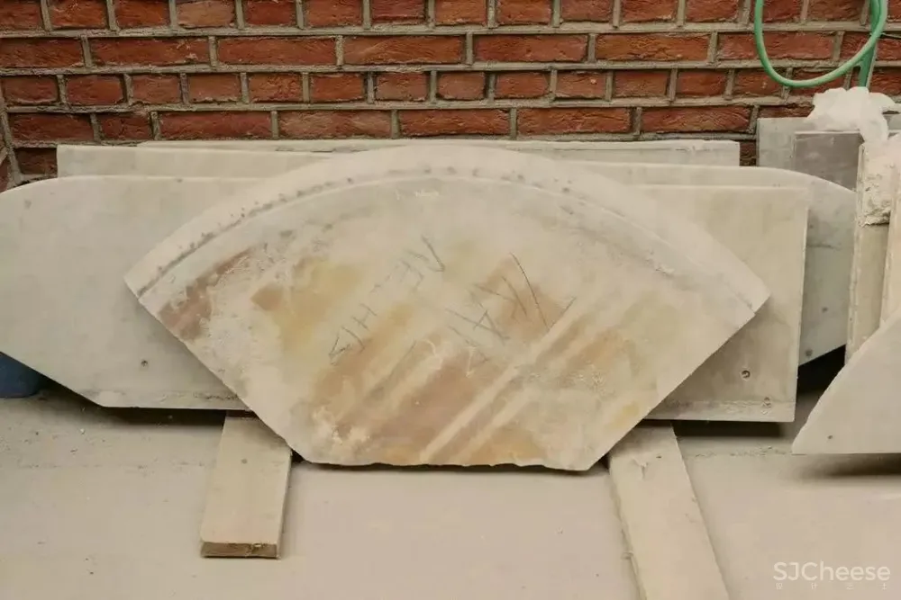 比利时修道院改造的August酒店-古典主义与现代元素的碰撞!