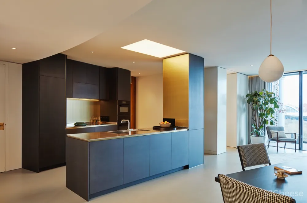 伦敦那个煤气包爆改的公寓,顶层复式样板房公开了,一套卖7000万