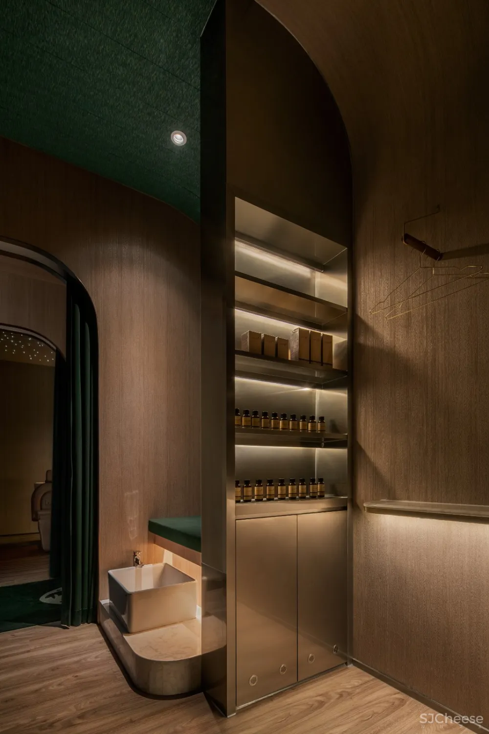 在城市绿洲，驶向心灵的列车