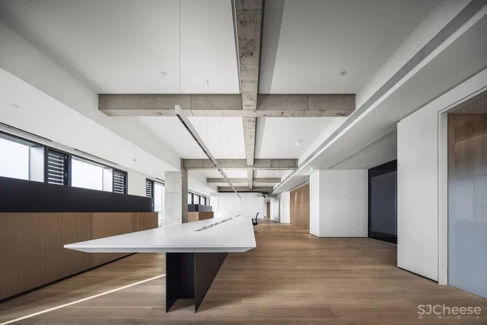 新作 凌笛OFFICE：重现旧工业时代质感 万境设计