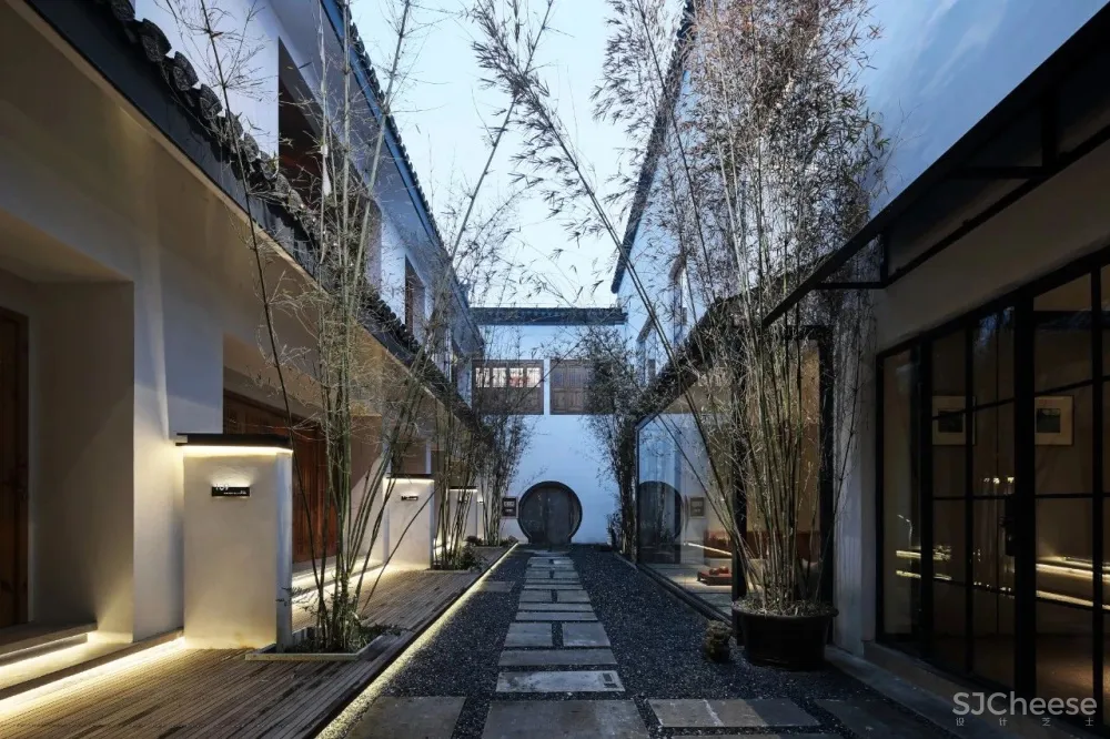 睡loft浴缸房躺看重庆山城一线江景,信步打卡宏村拍汉服写真