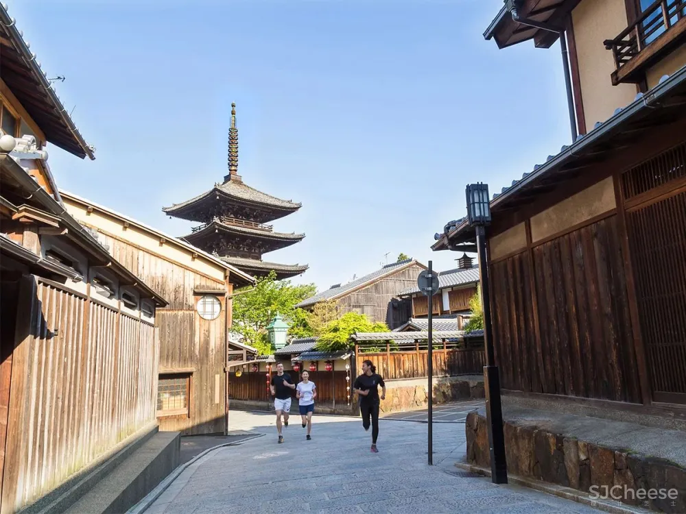 鸭川河畔望东山 I 京都·丽思卡尔顿酒店