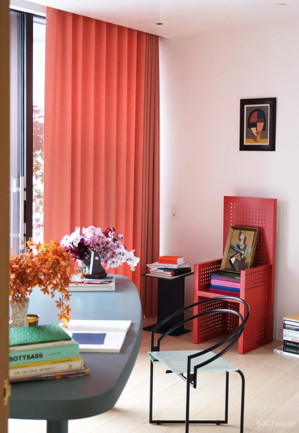 伦敦那个煤气包爆改的公寓,顶层复式样板房公开了,一套卖7000万