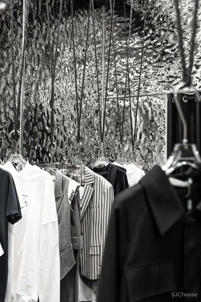 陈书灏新作丨多面性镜面空间体—南昌暗黑系买手店