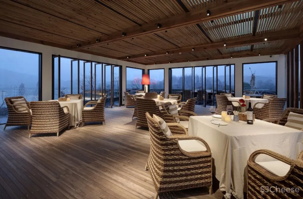 睡loft浴缸房躺看重庆山城一线江景,信步打卡宏村拍汉服写真