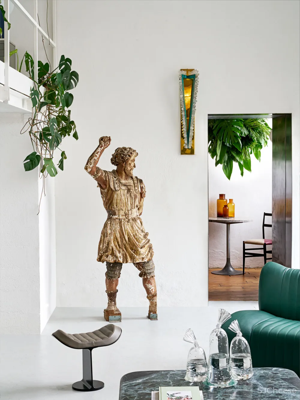 摆满艺术品的 LOFT,才是有腔调的家