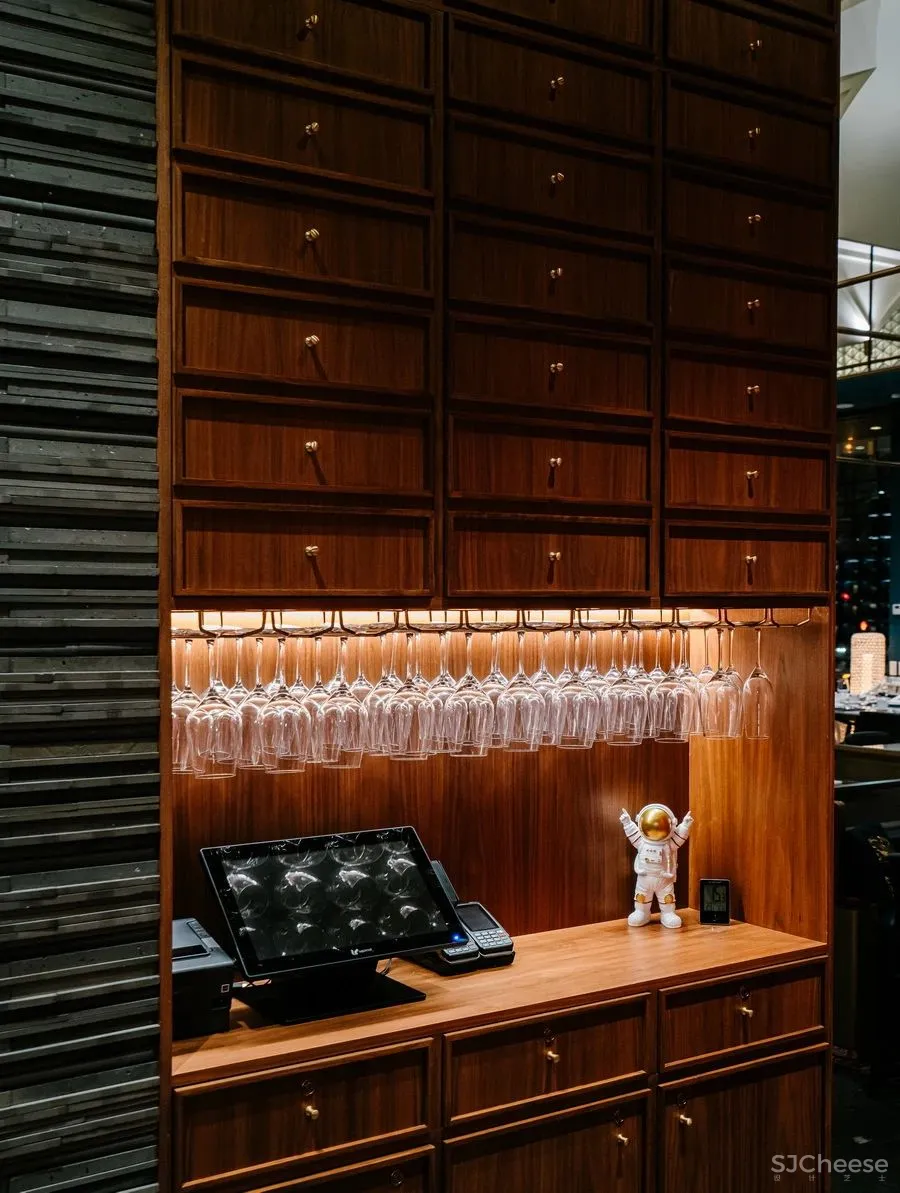 古鲁奇新作 全球首家5D餐厅,全聚德温哥华店