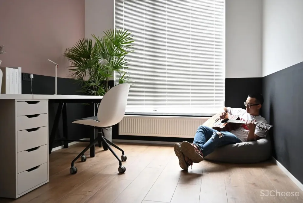 阳光大男孩买下147㎡，把「音乐会」搬进黑白灰的个性之家