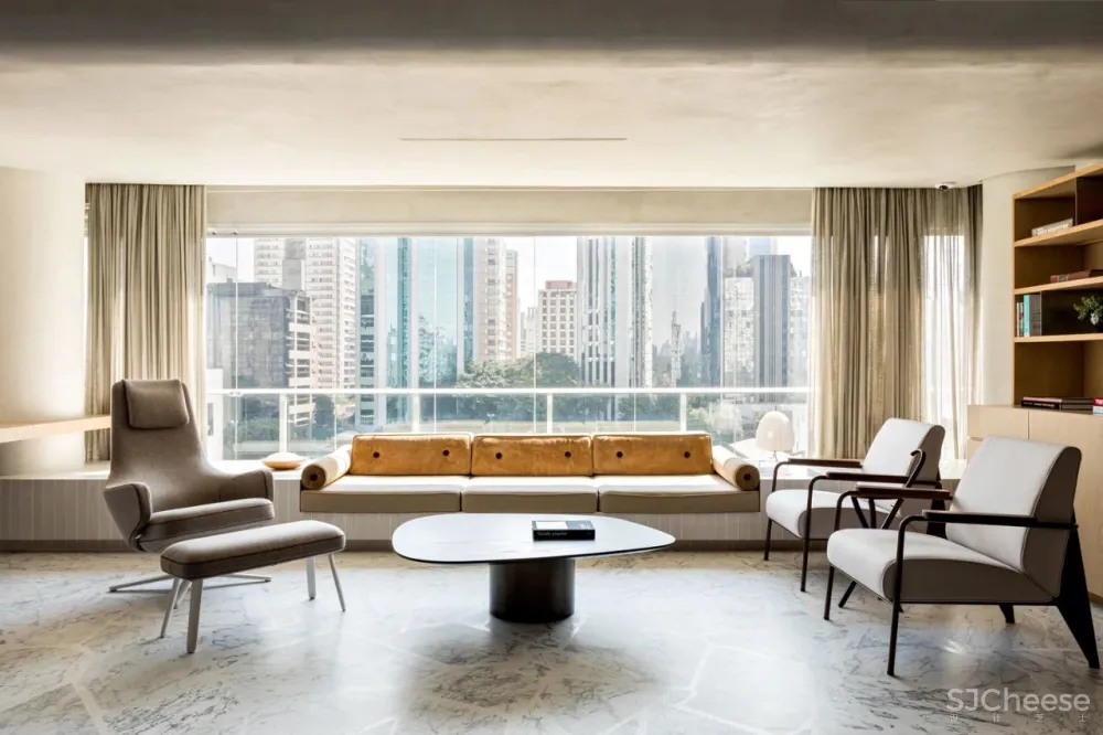 这对夫妇用165平米的家专门招待客人，只做一间卧室却有三间厕所！