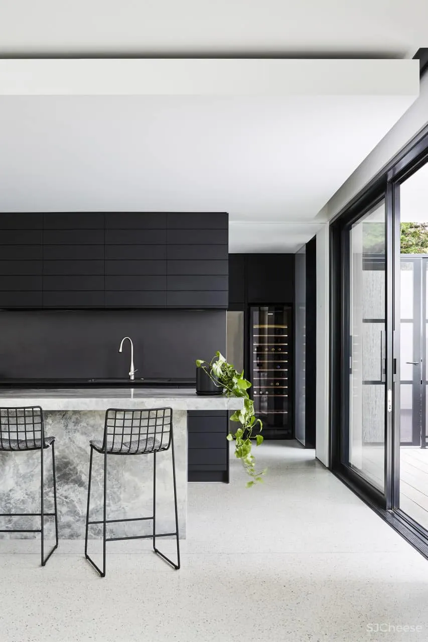 精致而富有细节的极简主义 Mckimm新作