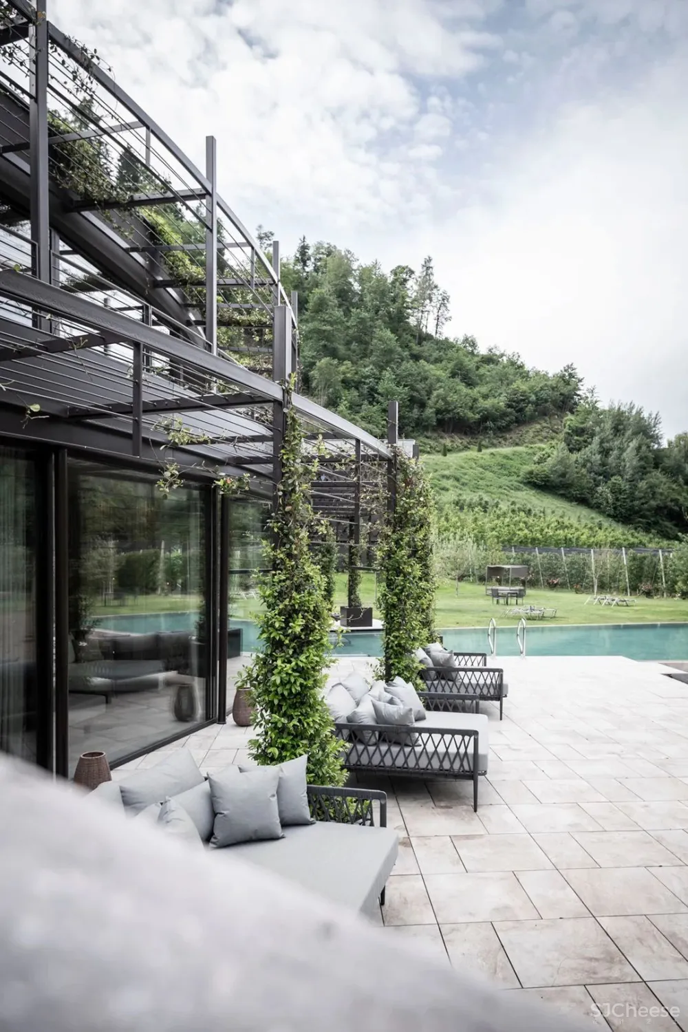 酒店往“土”里玩,设计向高处走!于山野中盛放的苹果园竟也成为了最佳的度假胜地