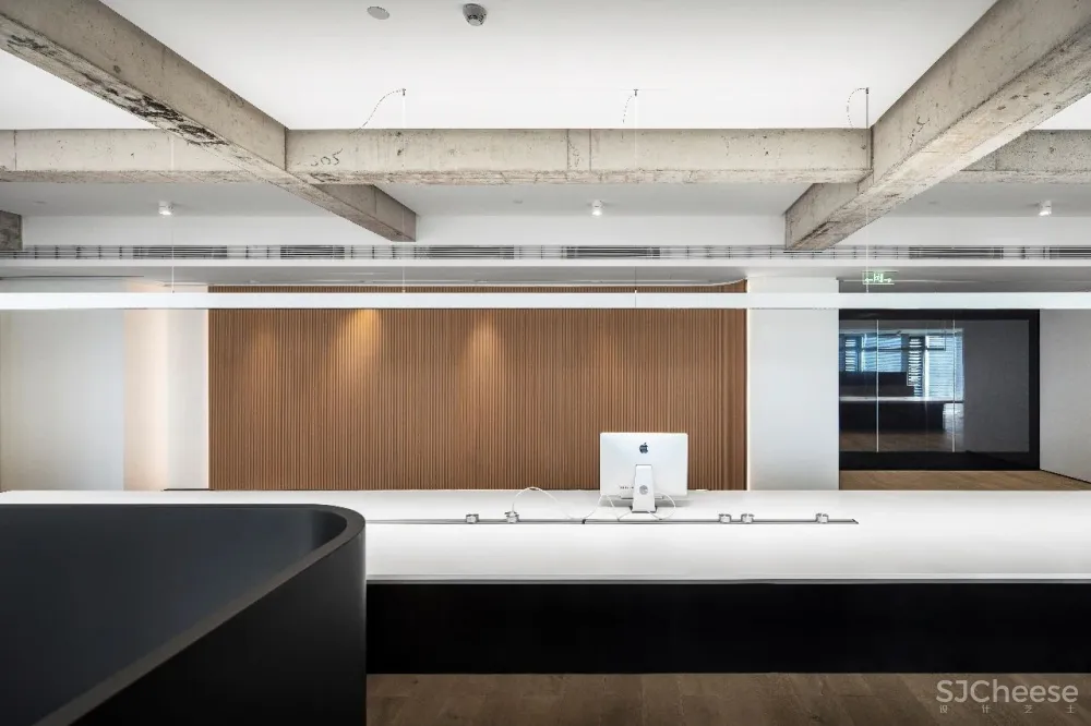 佳作 万境设计 × 凌笛OFFICE:极简办公空间的场所精神