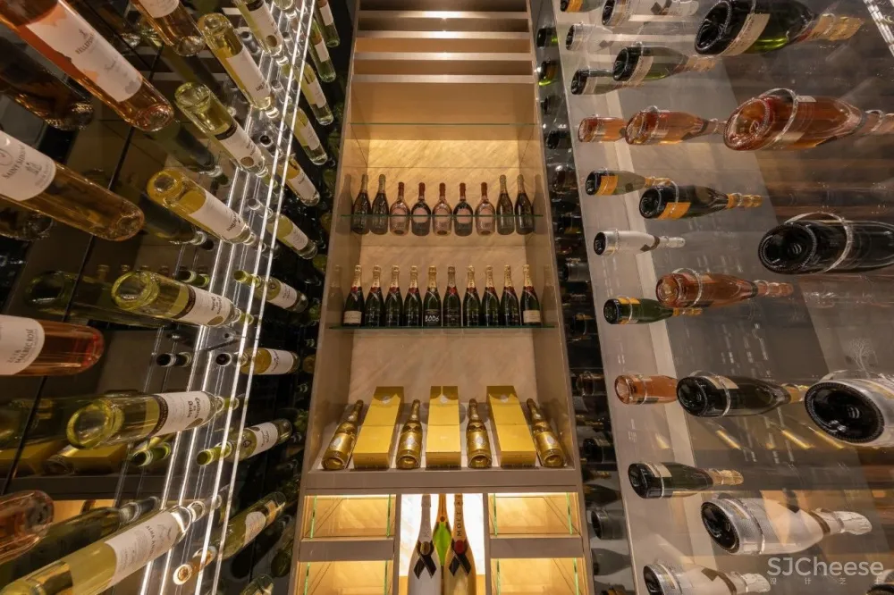 迪拜最昂贵的别墅，还送法拉利和劳斯莱斯！